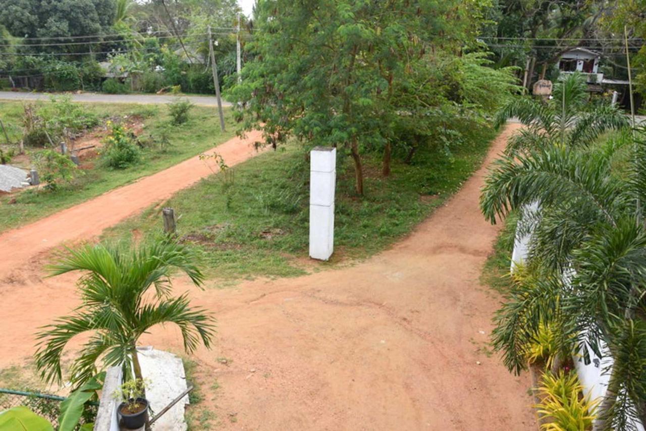Thinaya Lake Resort Anuradhapura Eksteriør billede