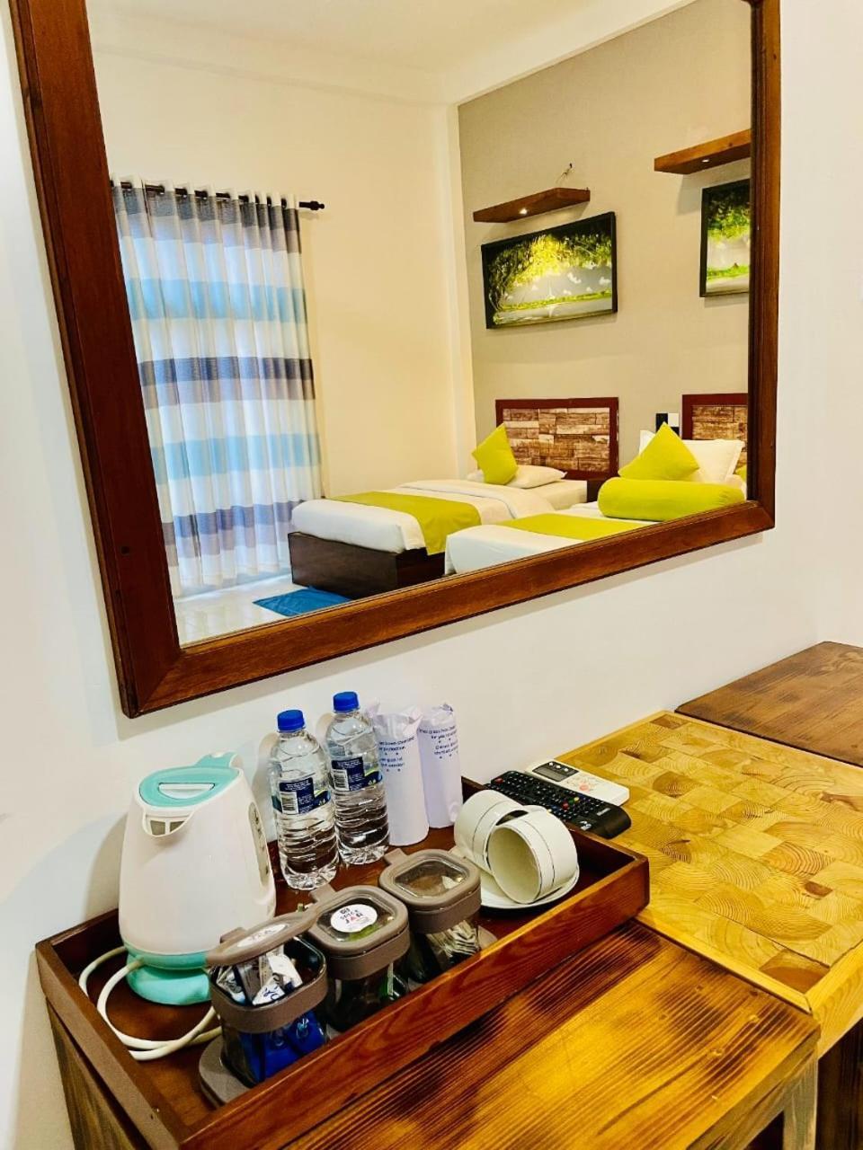 Thinaya Lake Resort Anuradhapura Eksteriør billede