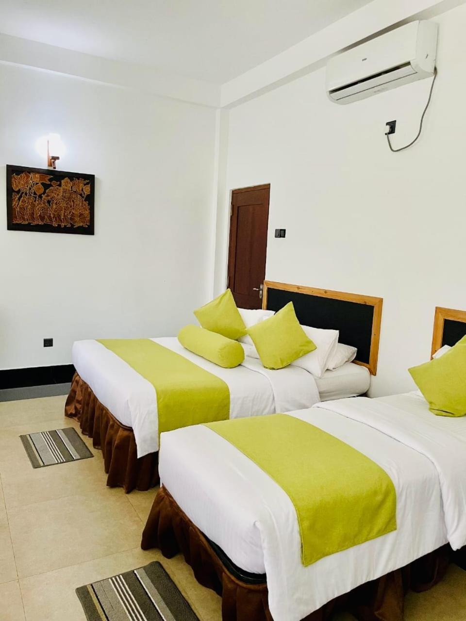 Thinaya Lake Resort Anuradhapura Eksteriør billede
