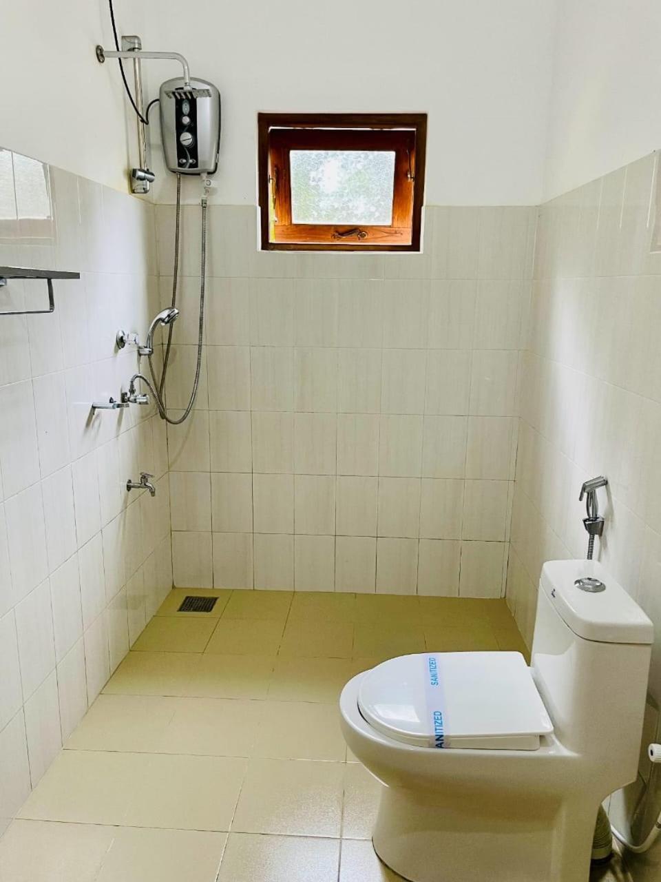 Thinaya Lake Resort Anuradhapura Eksteriør billede