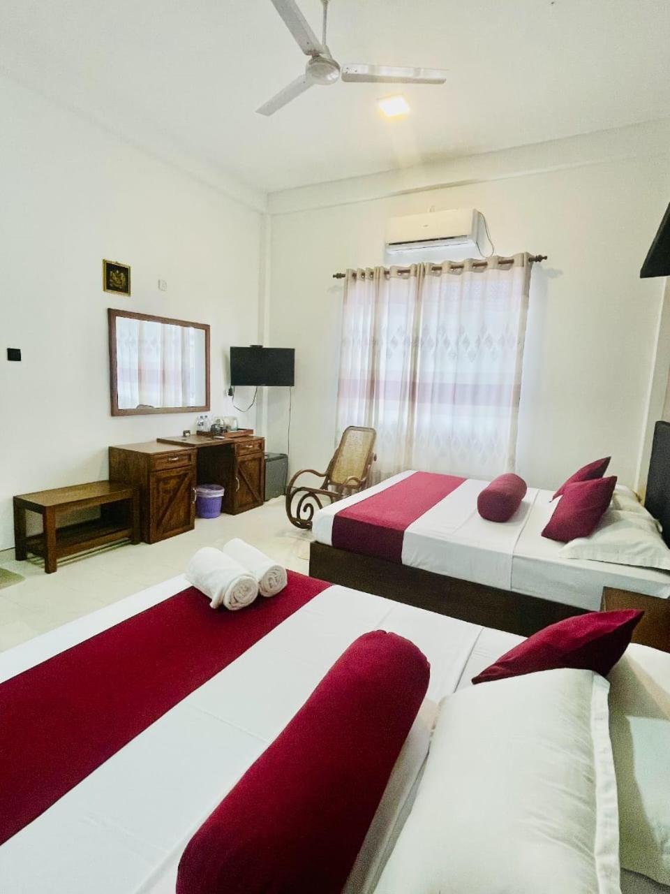 Thinaya Lake Resort Anuradhapura Eksteriør billede