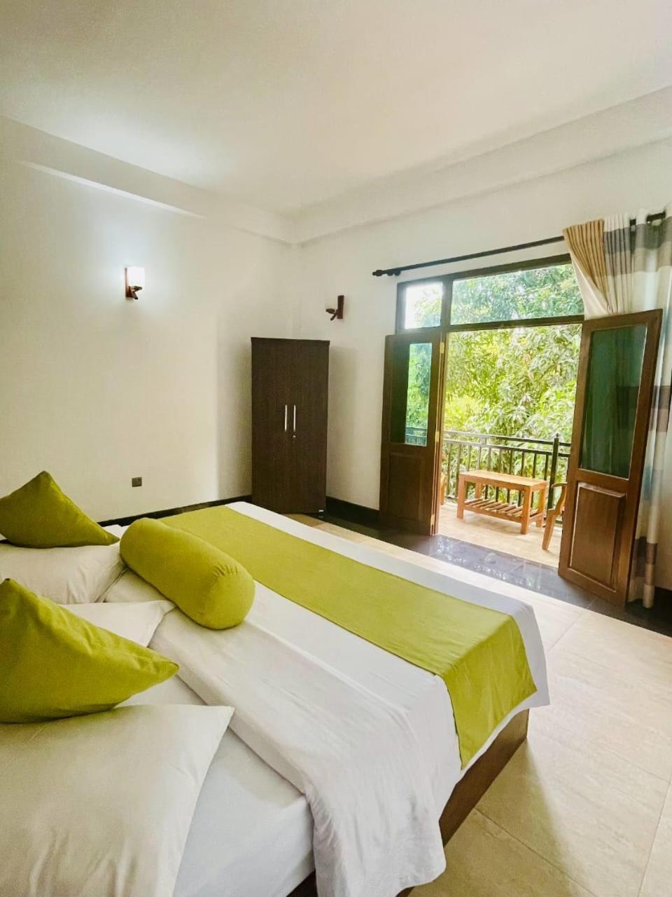 Thinaya Lake Resort Anuradhapura Eksteriør billede